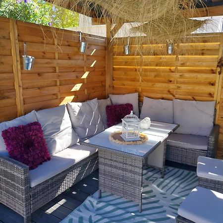 Superbe Grand Studio Tout Confort Avec Exterieur Poussan Εξωτερικό φωτογραφία