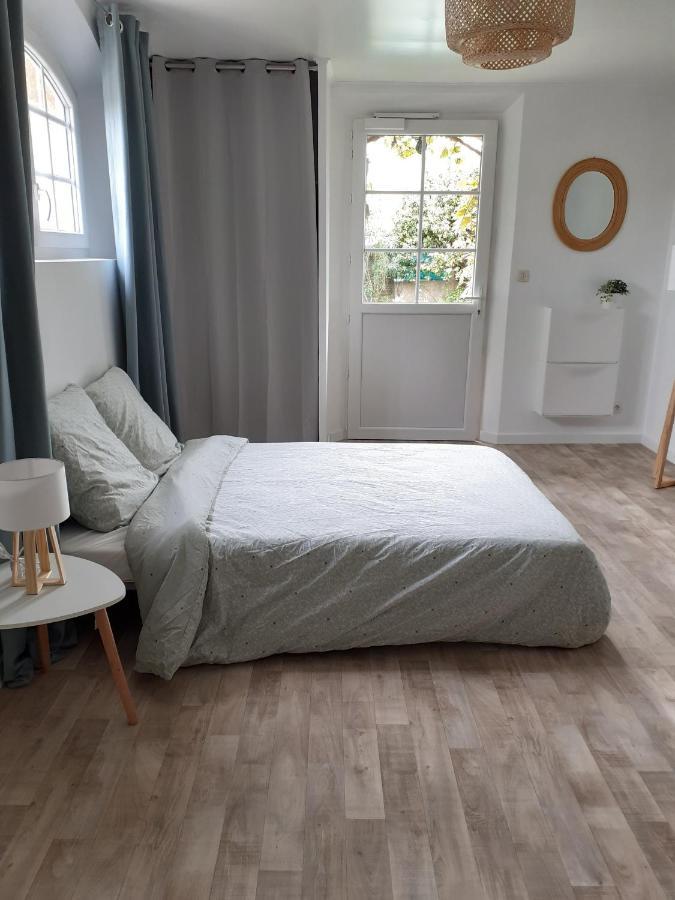 Superbe Grand Studio Tout Confort Avec Exterieur Poussan Εξωτερικό φωτογραφία