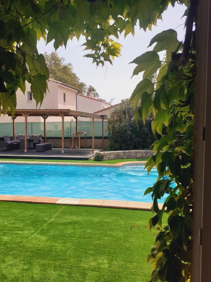 Superbe Grand Studio Tout Confort Avec Exterieur Poussan Εξωτερικό φωτογραφία