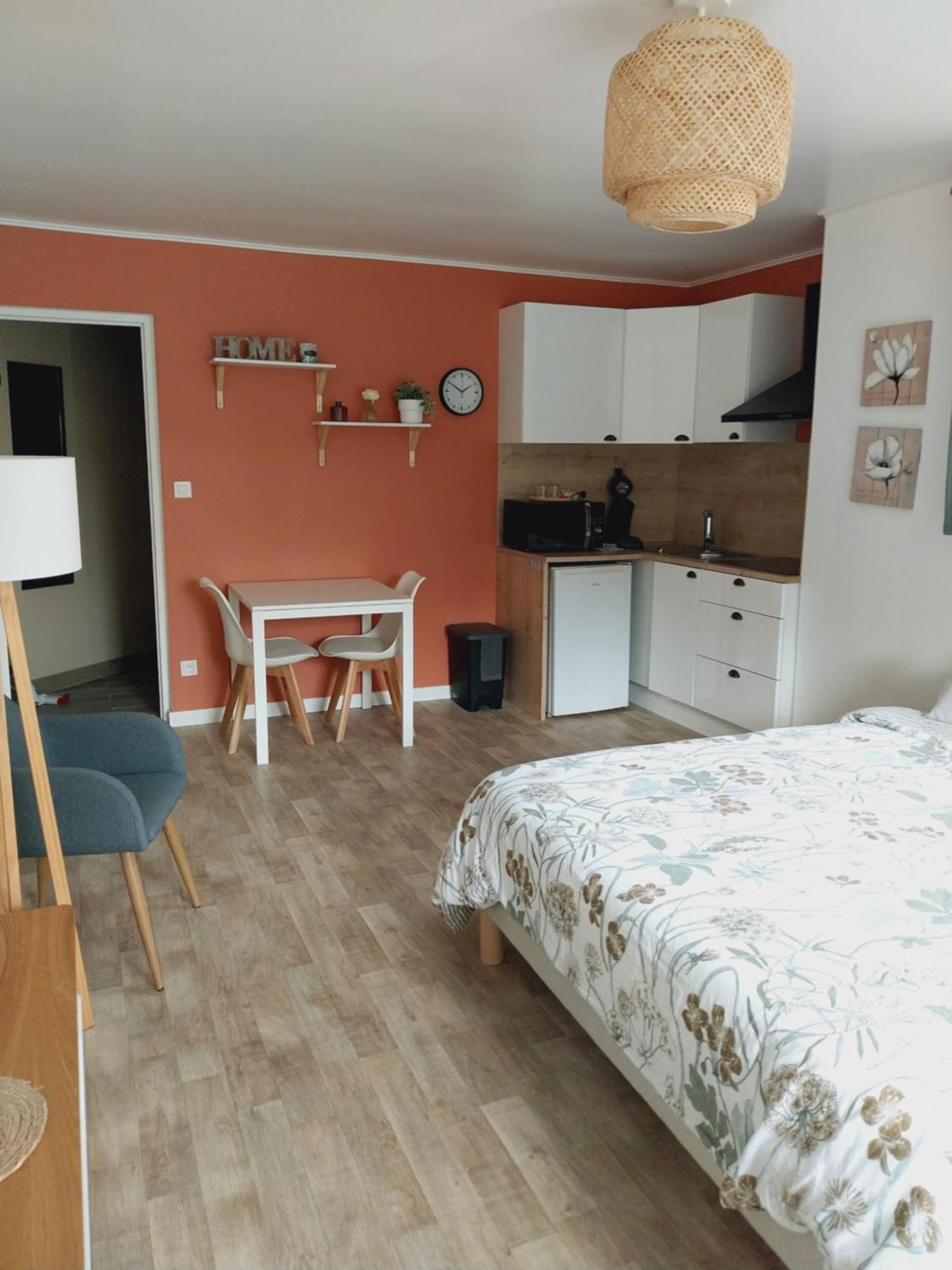 Superbe Grand Studio Tout Confort Avec Exterieur Poussan Εξωτερικό φωτογραφία